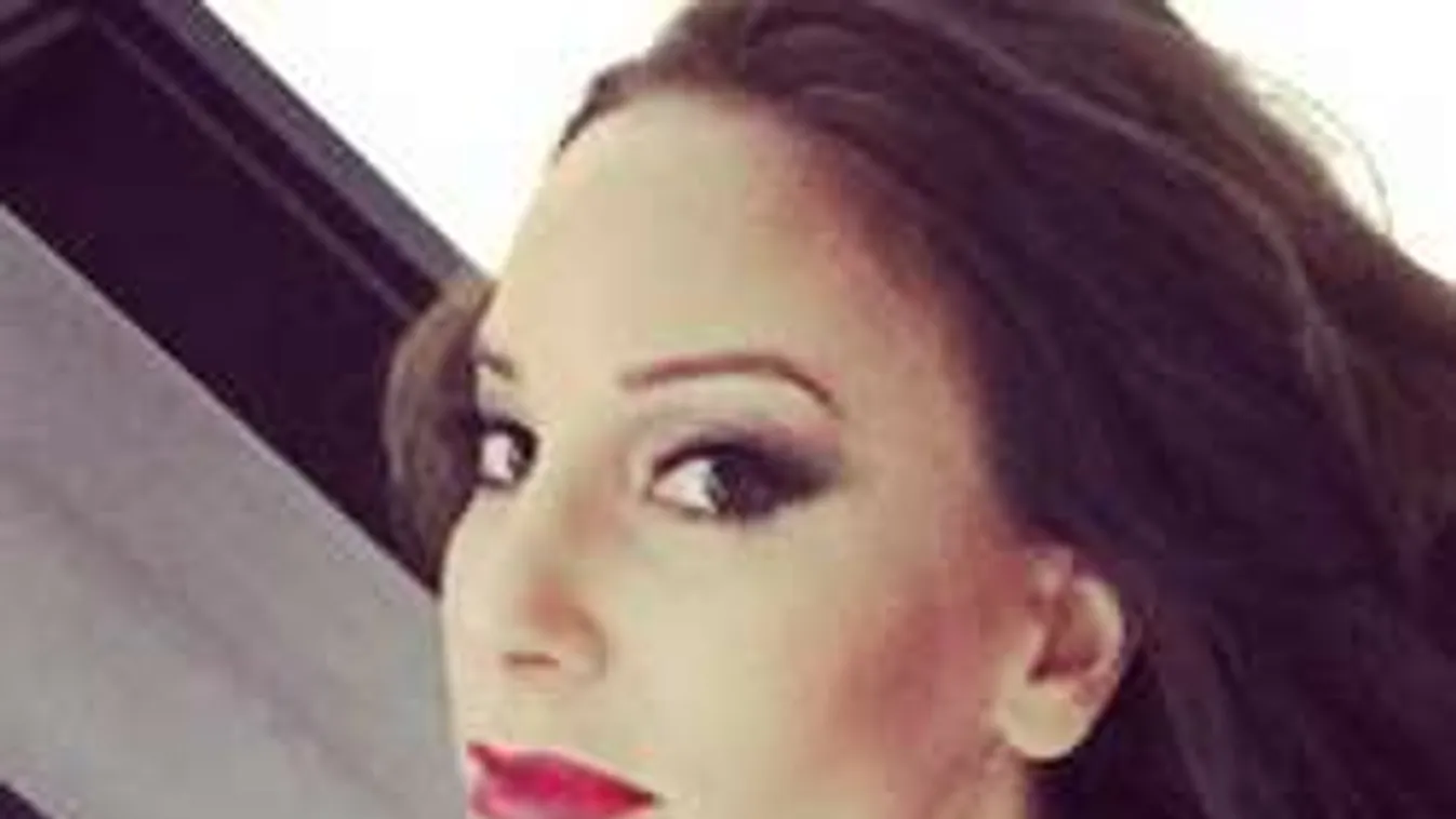 Vajna Tímea végtelen hosszú combot villantott