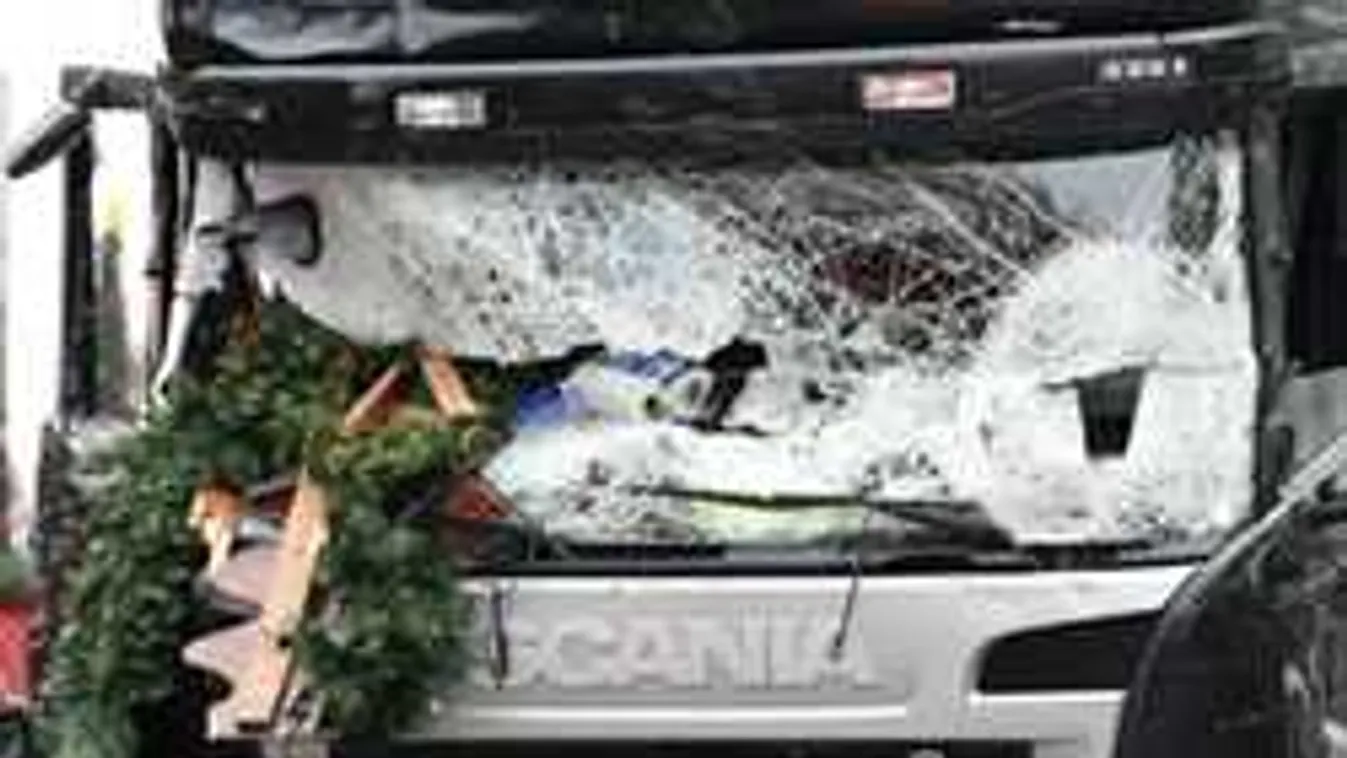 "A fiam vére a te kezeden szárad!" - Merkelre támadt a gyászoló anya