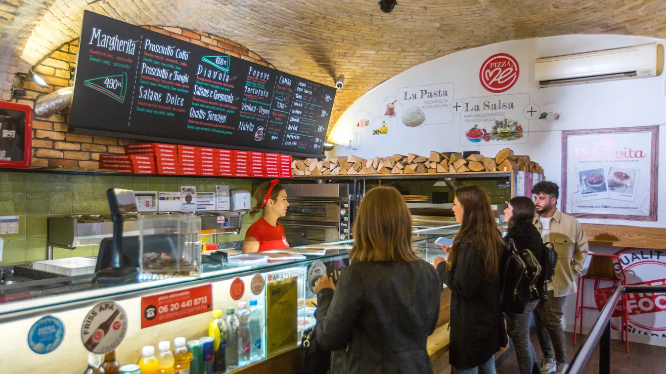 Elképesztő akció: oltásért pizzát adnak!