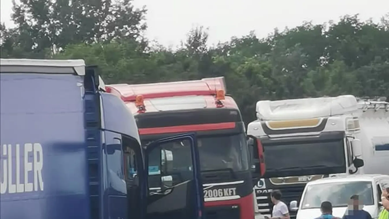 Megrázó képeket kaptunk: brutális baleset történt pár perce az M3-ason, mentőhelikopter is érkezett