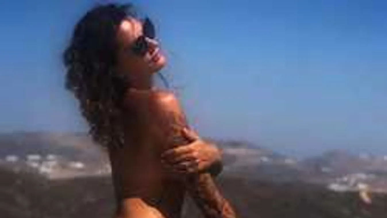 Elállt a szavunk, végtelen hosszú combot villantott a dögös sztármami