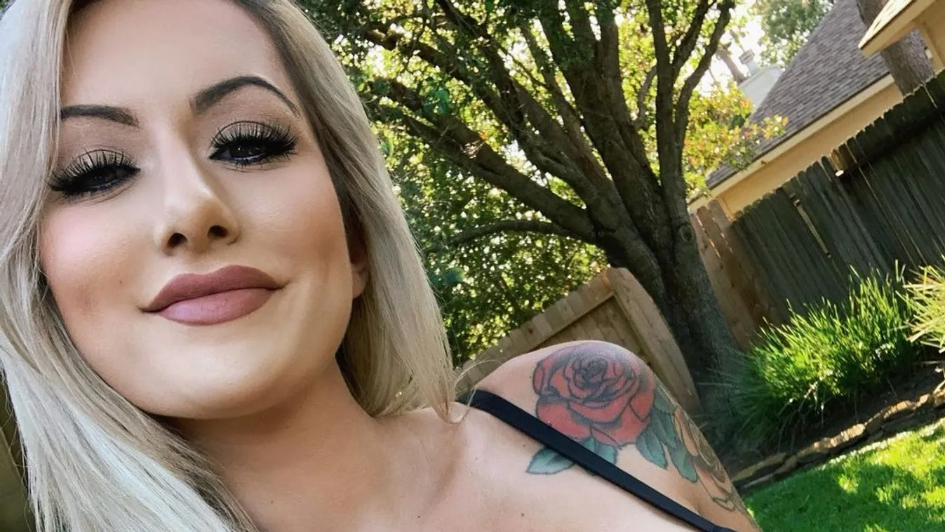 A világ legszexibb csipketangájában pózolt a formás mellű női tengerészgyalogos