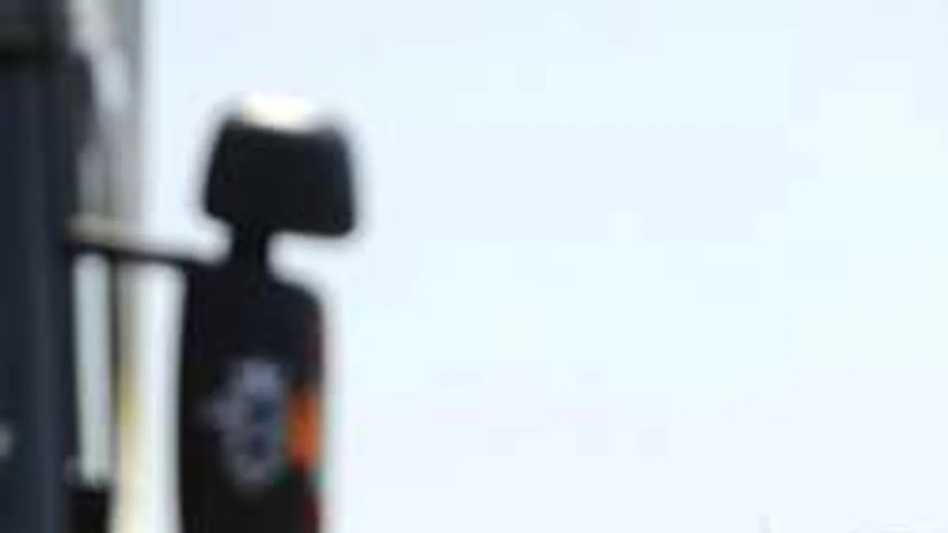 Szembemenő sávba hajtott át a kamion az M7-esen!