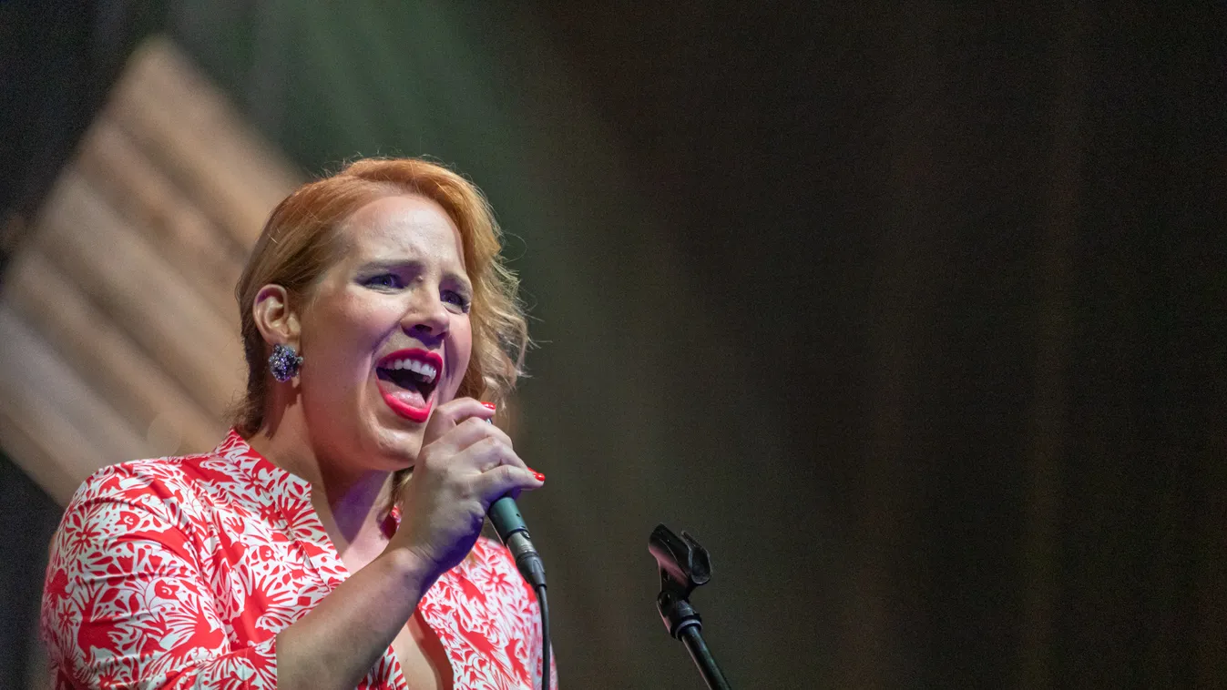 Ordítva, toporzékolva hisztizett Tóth Vera