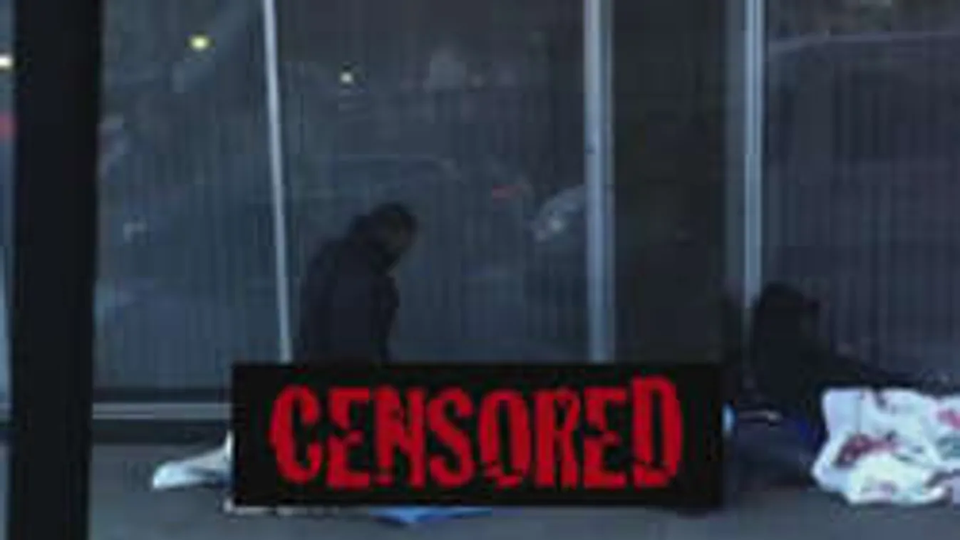 Az utca közepén szexelt két hajléktalan! - Videó