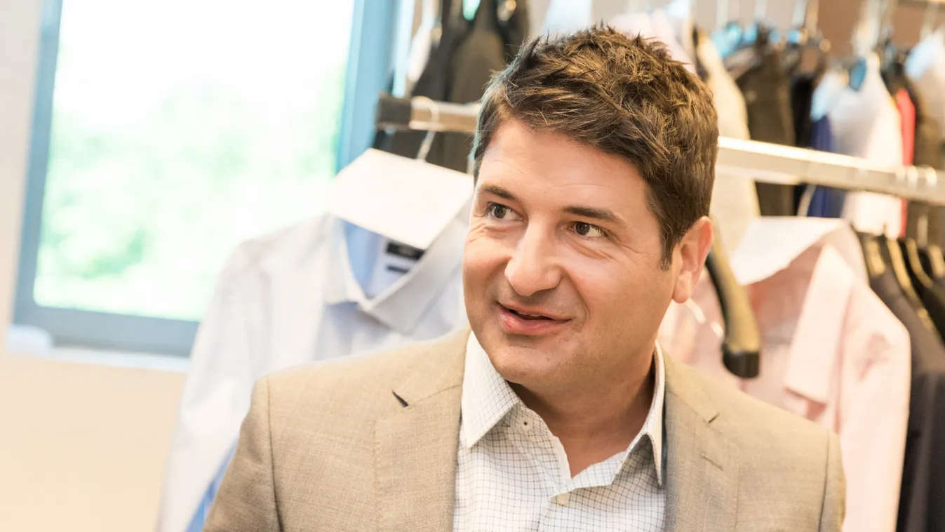 Lelépett a csajával Hajdú Péter, ide utaztak