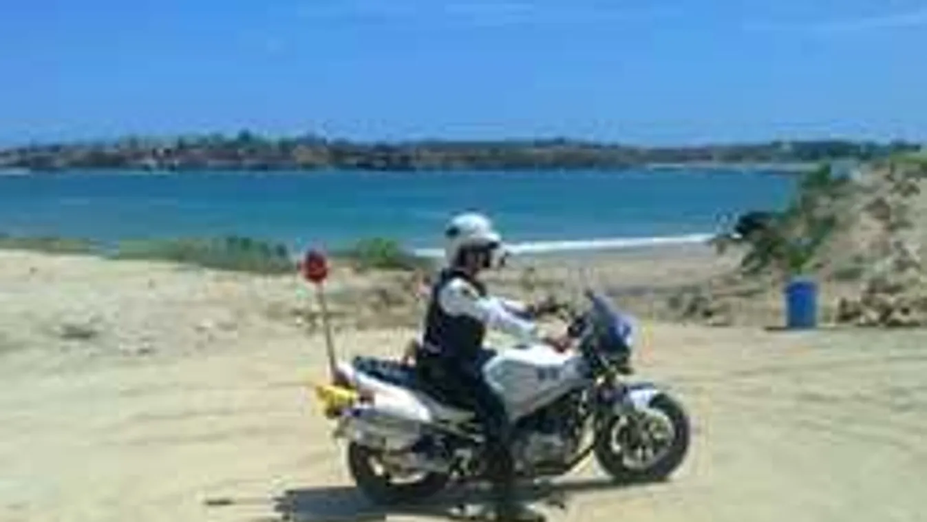 Sokkolóval támadt a rendőr az éttermi dolgozóra