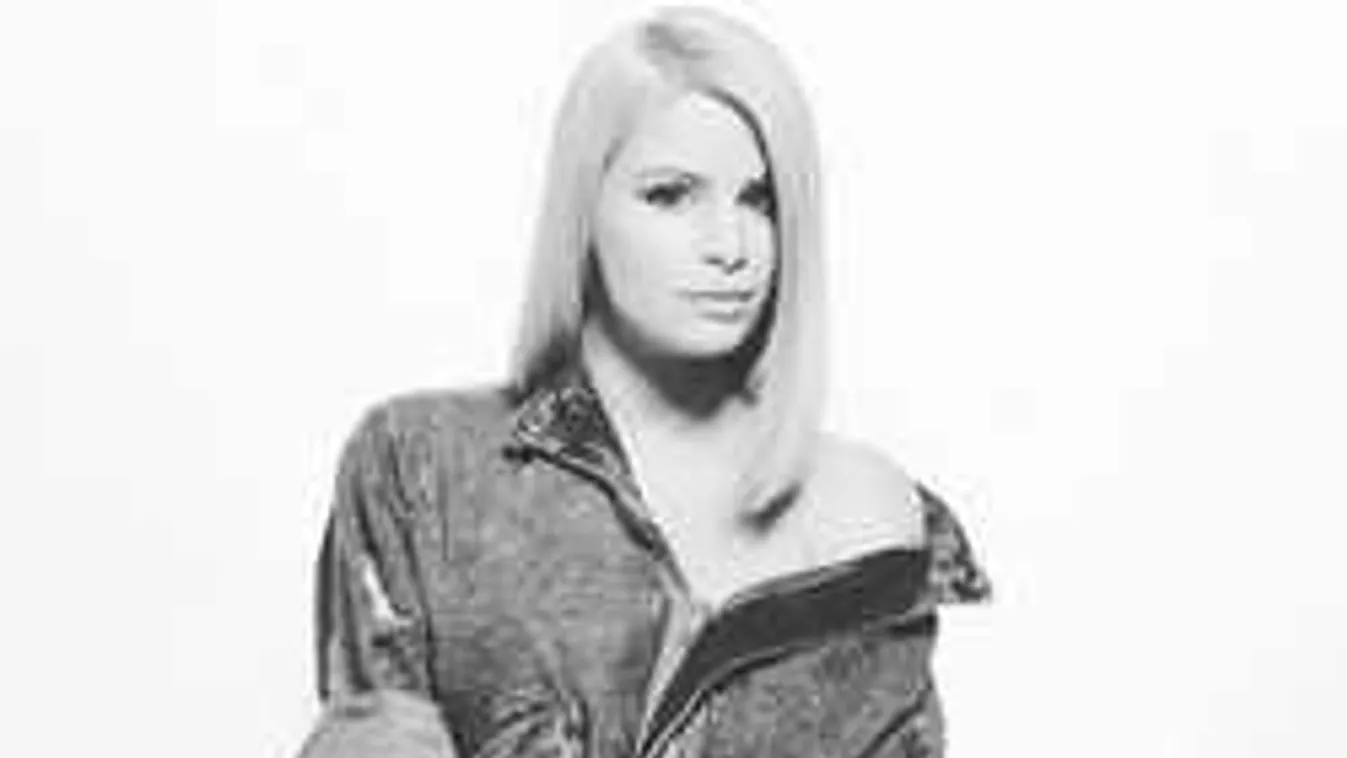 Csupasz cicáját mutogatja a szuperszexi magyar modell-DJ