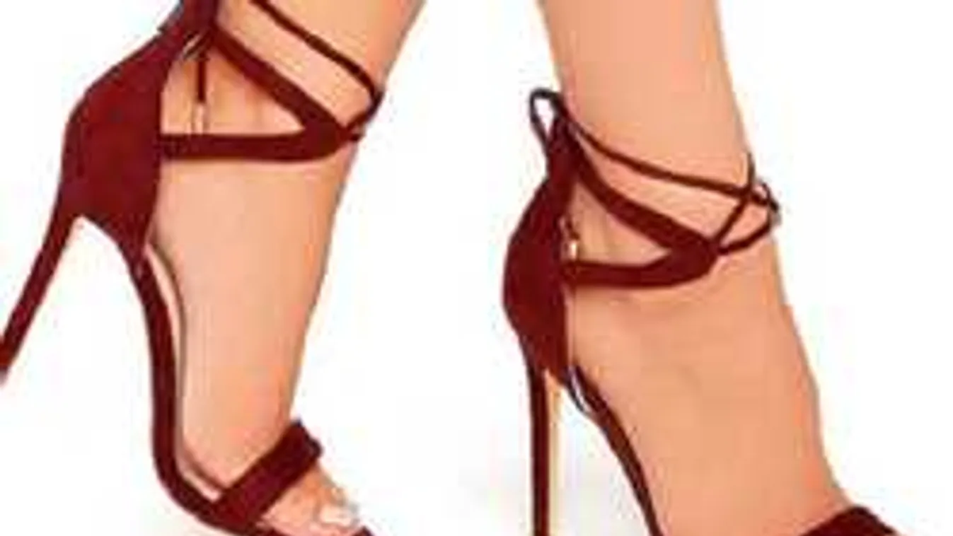 Ultradögös szandálokban villantanak bokát idén a szexi nők