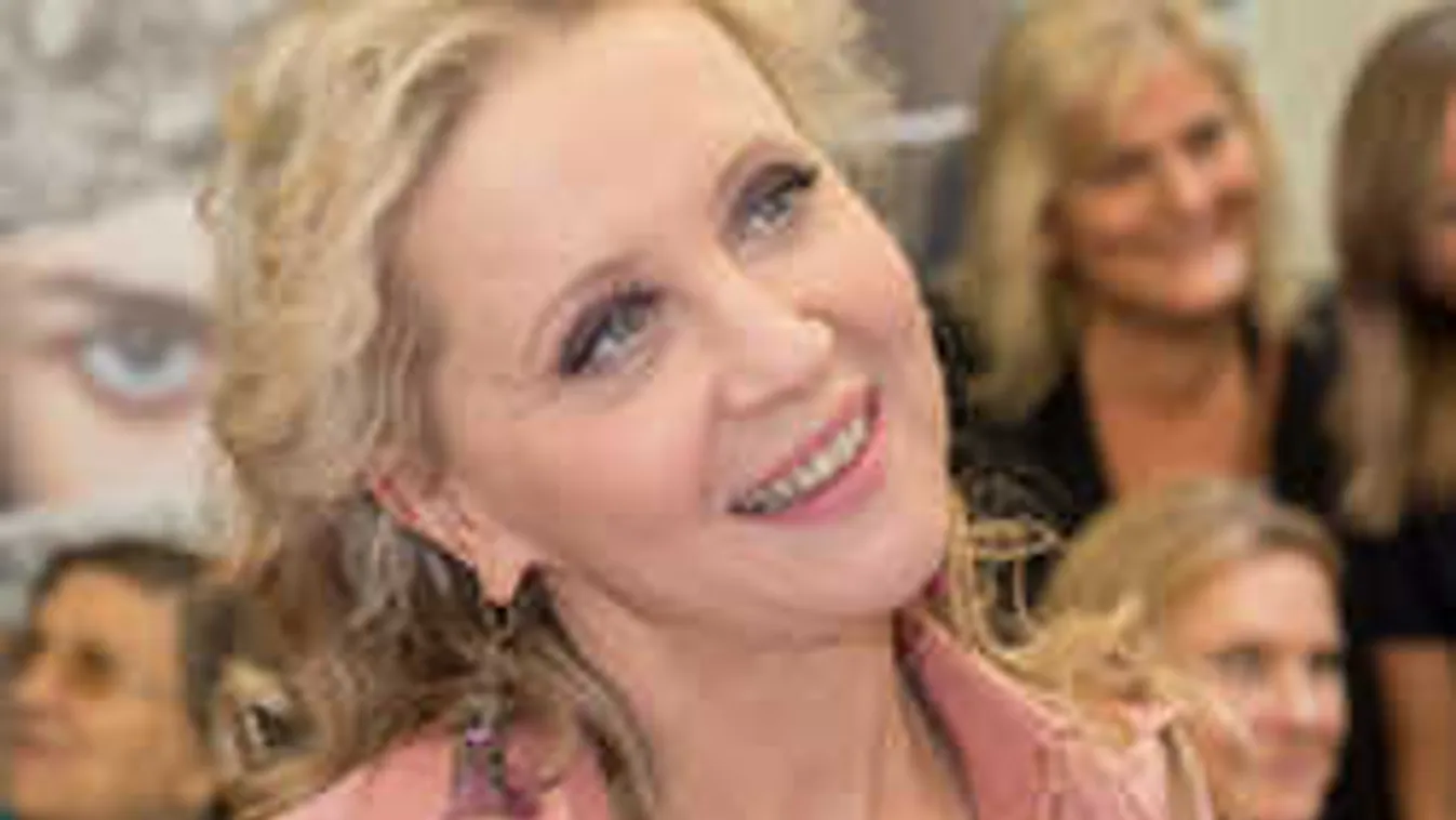 Nem semmi, fehérneműben fotózták Eszenyi Enikőt