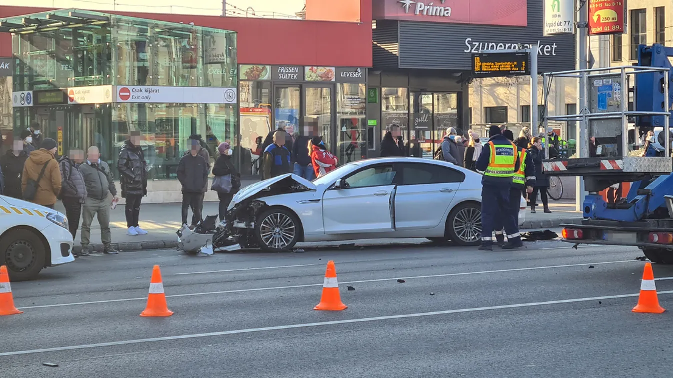 Hat autó ütközött össze az Árpád úton -ez az ismert színész is balesetet szenvedett