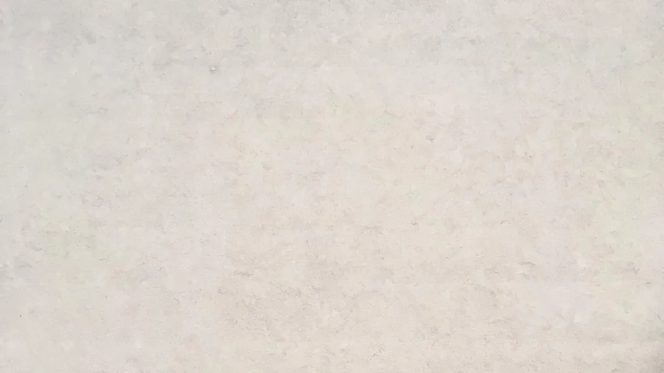 Különös ajtó borzolja a kedélyeket Újpesten, találgatják, mi a titka