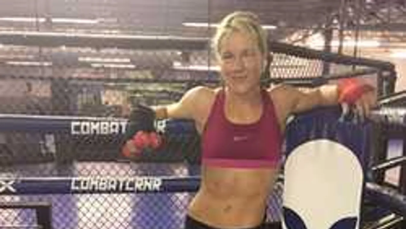 Ledobta a textilt, pucérra vetkőzött a pajzán sportolólány