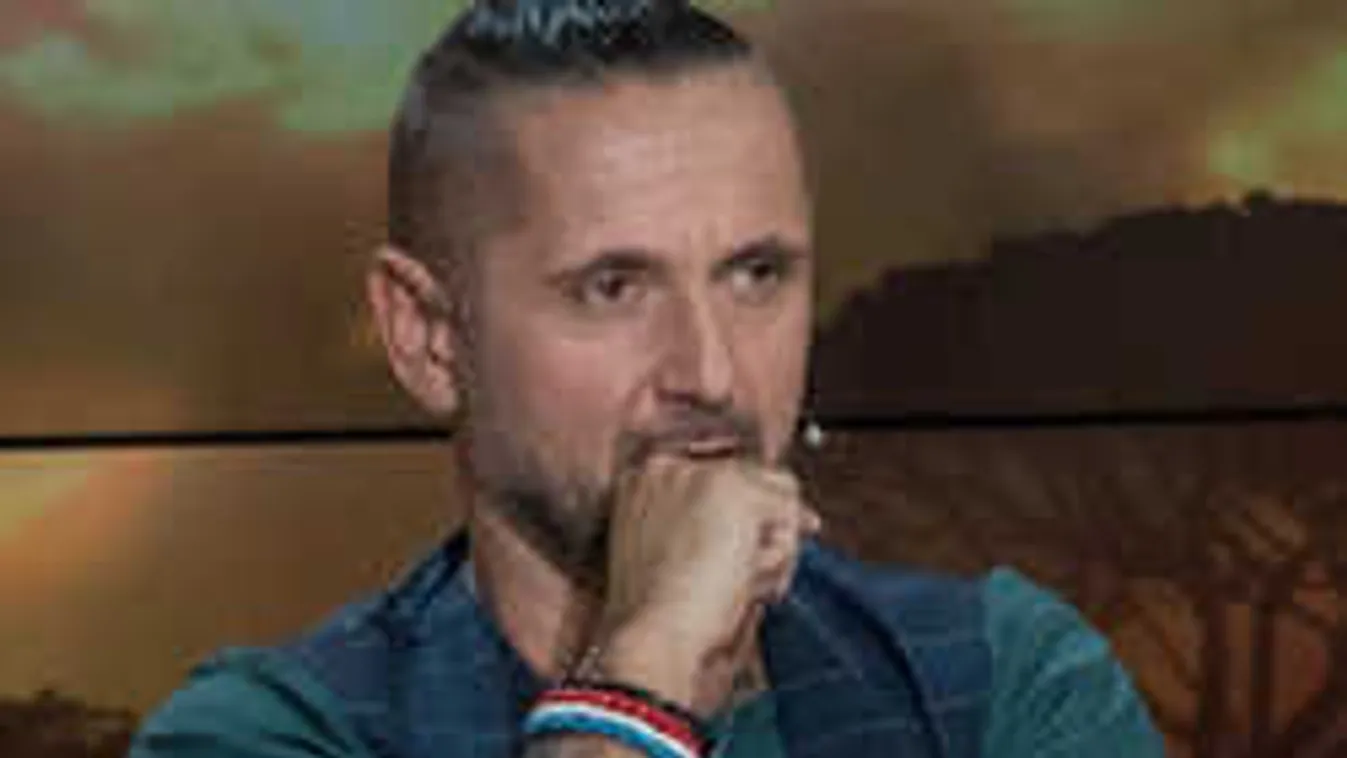 Itt a válasz, Majka üzent Curtisnek