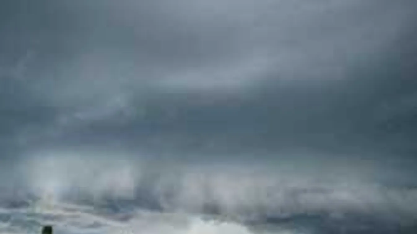 Baljós fotó jött: szupercella tört be Magyarországra, pusztítást okoz