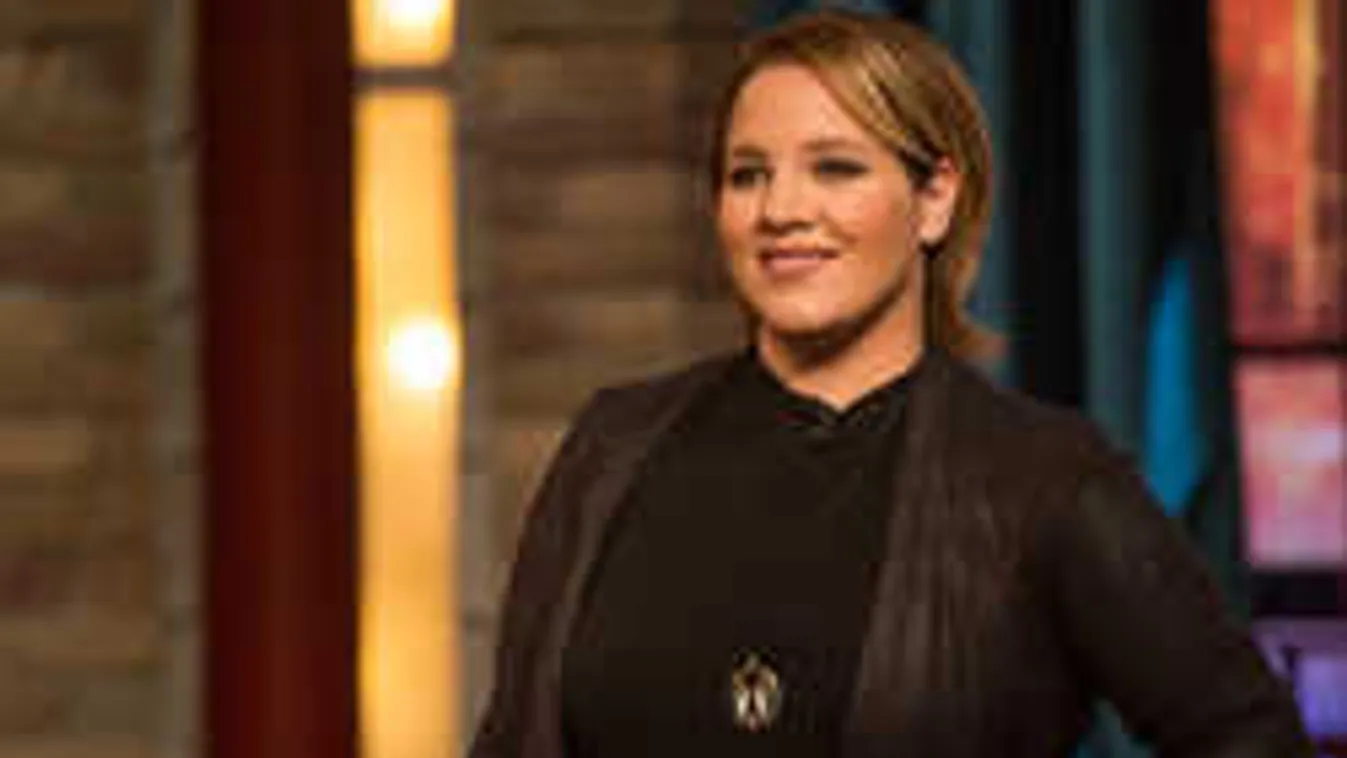 Tóth Vera nem áll le, szexi estélyiben mutatta meg formás idomait