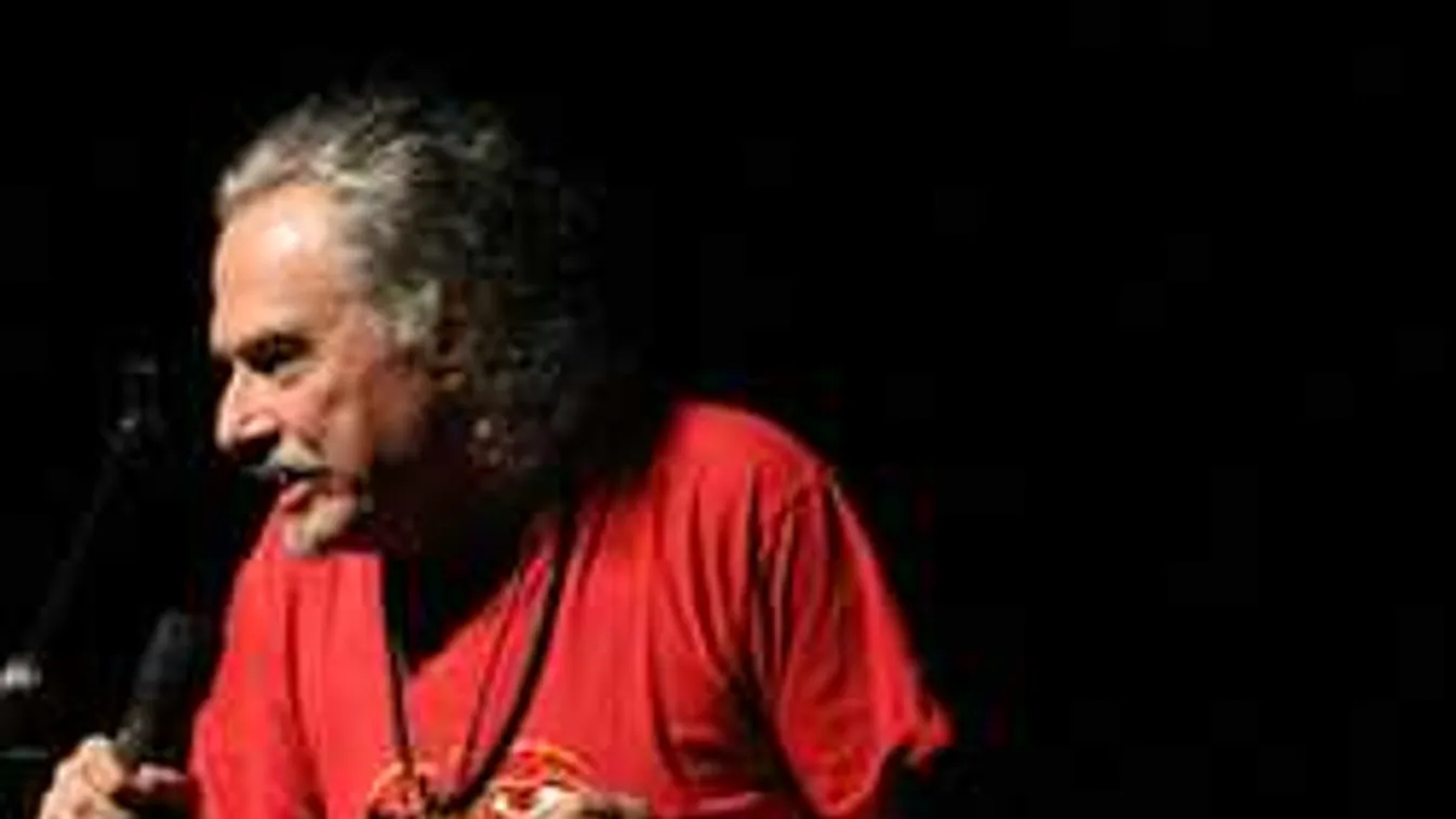 Autóbalesetet szenvedett a magyar zenész, csúnyán megsérült