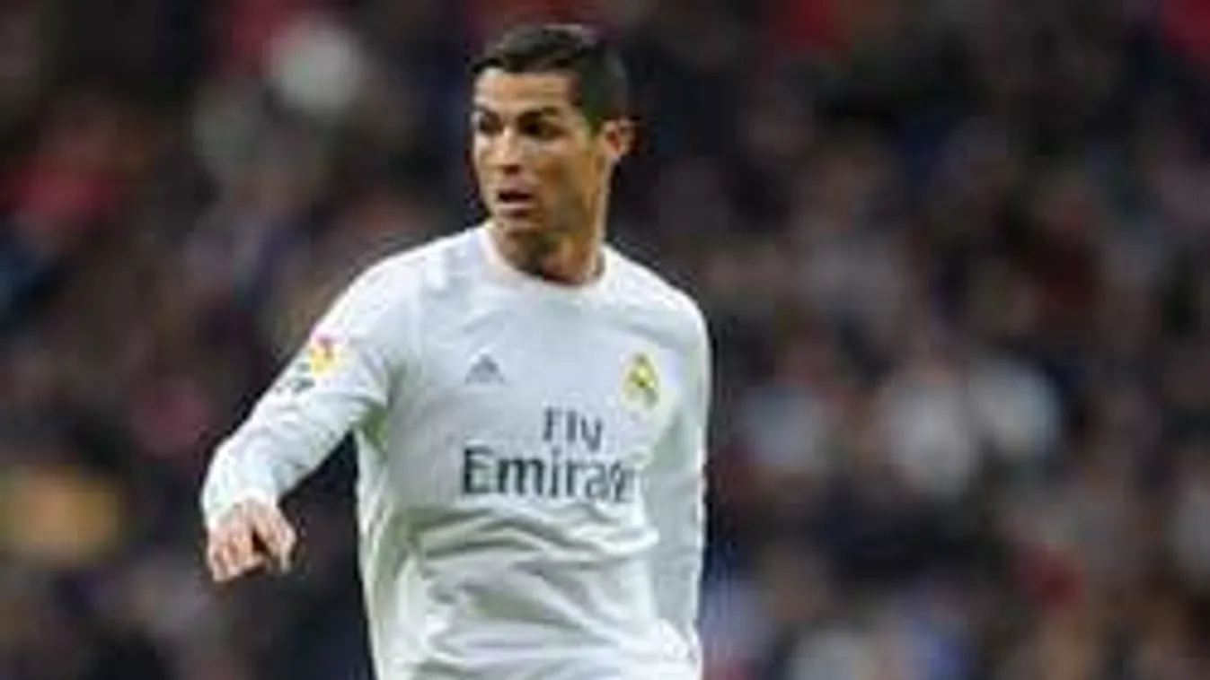 Kínos, Ronaldo saját magát bámulta a kispadon