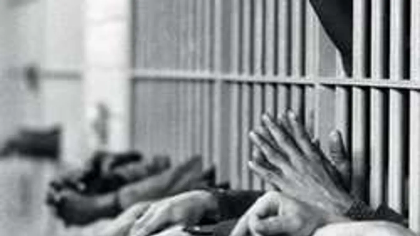 Agyba-főbe verték az erőszakolót a cellatársai