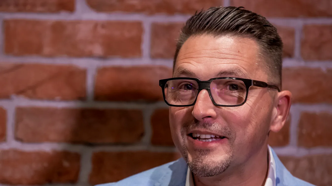 Kovács Ákos őszinte vallomása: „Jobb napjaimon érzem, szeret az Isten ”