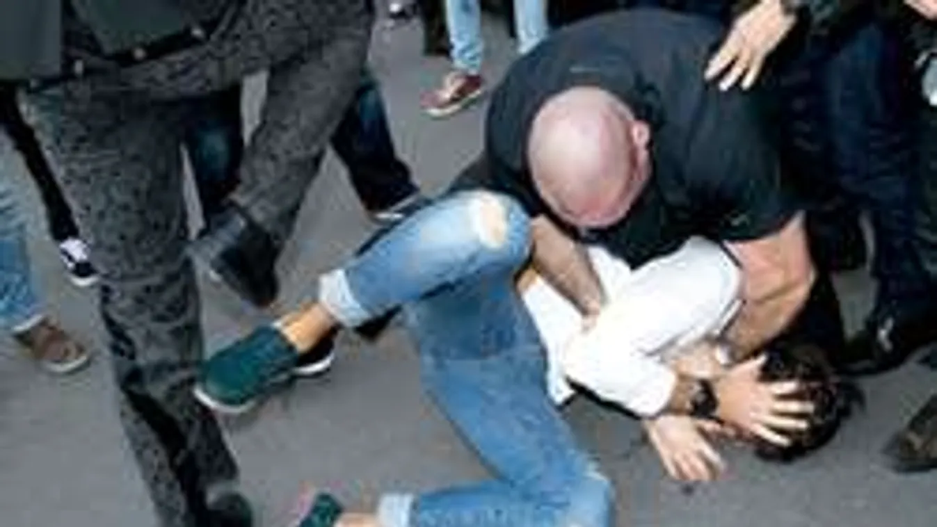 Megtámadták Párizsban Kim Kardashiant! - Videó