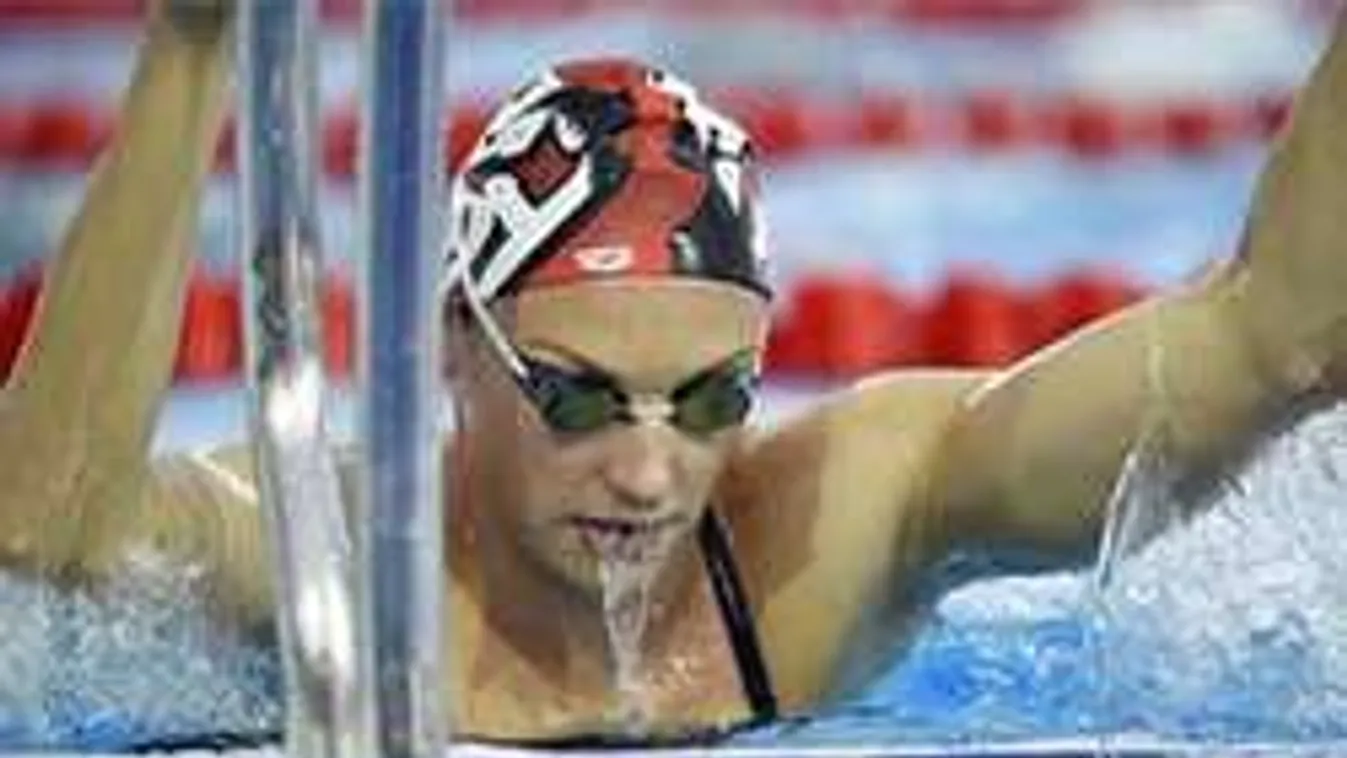 Hosszú Katinka mellett állnak a rajongók