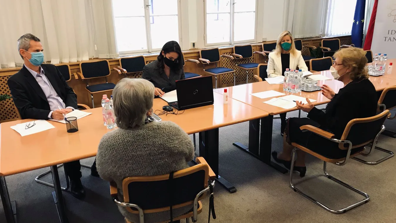 Novák Katalin: a vásárlási idősáv bevezetését javasolták