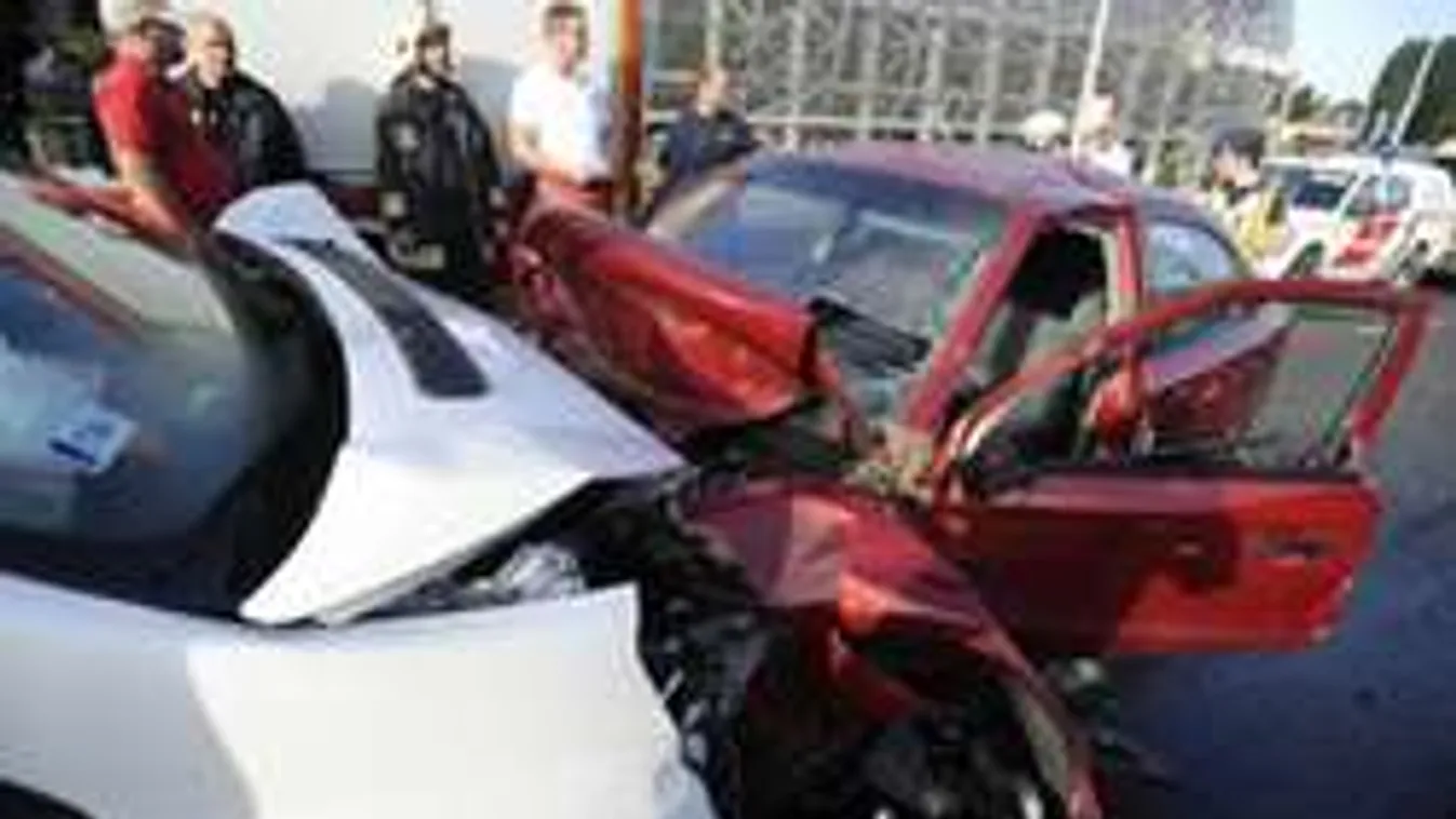 Friss: Durva fotók a brutális budapesti karambolról!