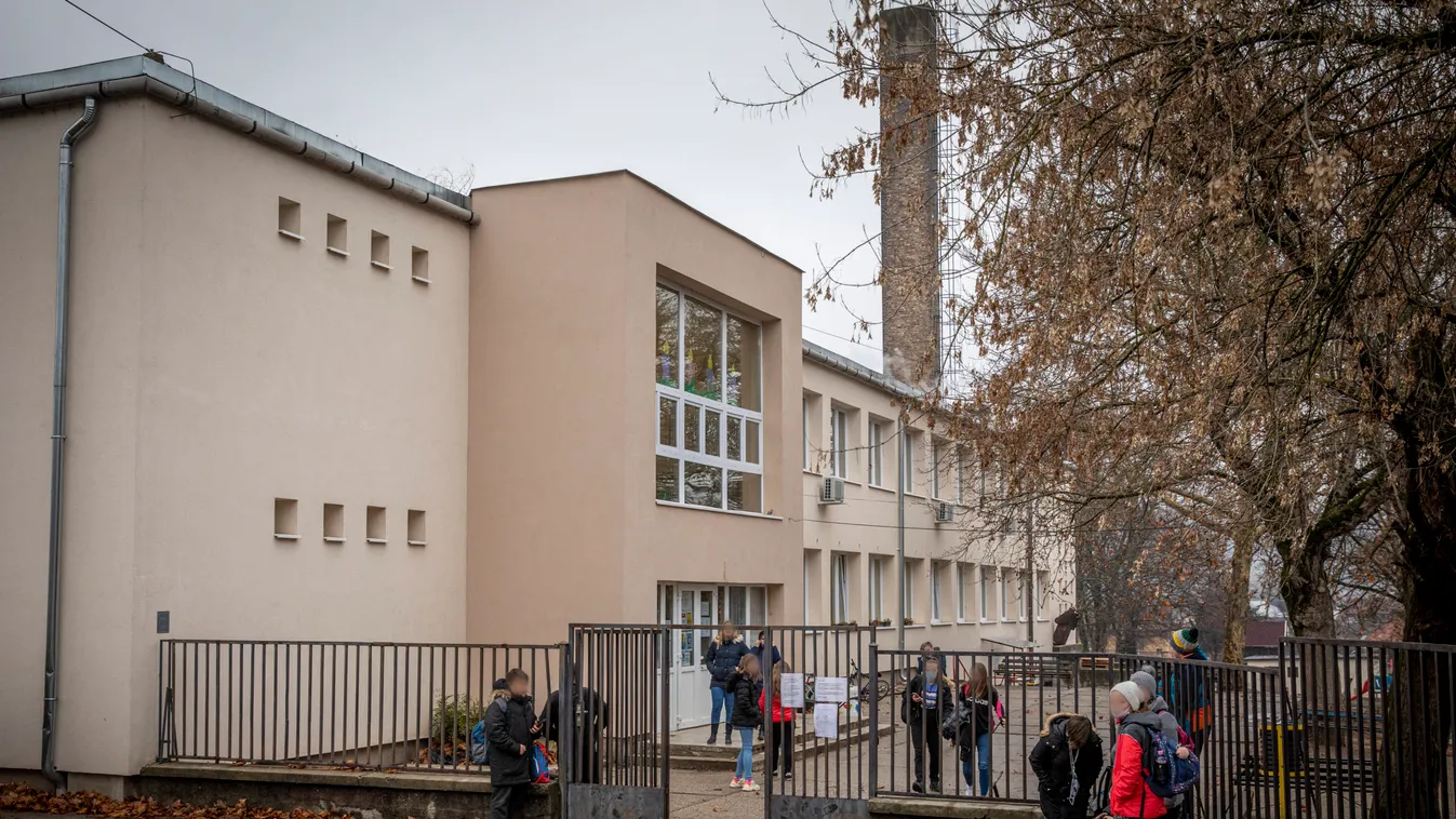 Vérontás a tatabányai iskolában: az osztályteremben késelt a féltékeny 14 éves diák