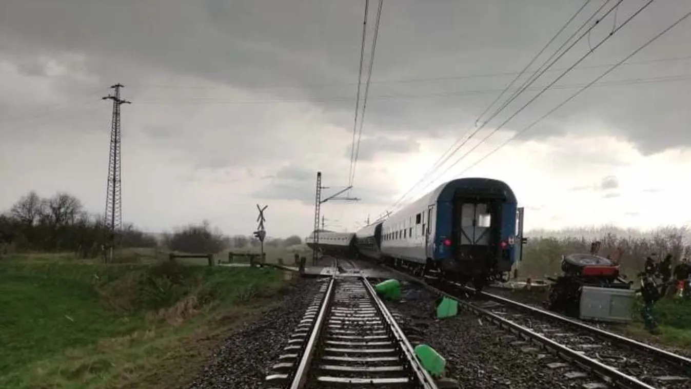 Tömeges vasúti baleset Újfehértónál: 13 mentőautót és 2 mentőhelikoptert riasztottak – videó