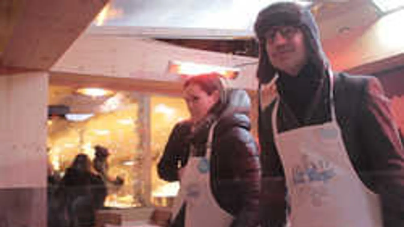 Az Út a Mosolyért Alapítvány adventi süti shopjában jártunk