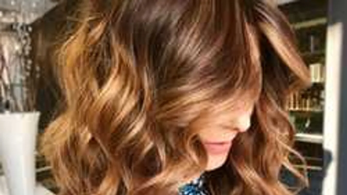 2019-ben ez a hajszín lesz a legszexibb viselet: mézes gesztenye!