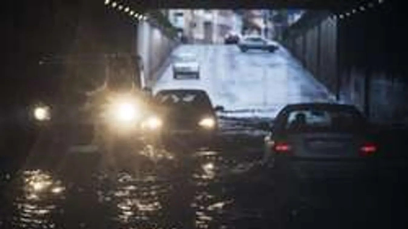 Durva vihar Kecskeméten. Özönvíz, villámcsapás! - FOTÓK