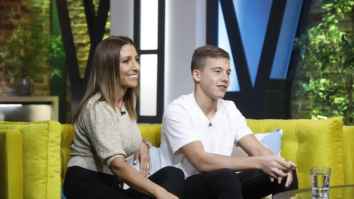 Csúnyán lenyomja szüleit Schobert Norbi(ka)