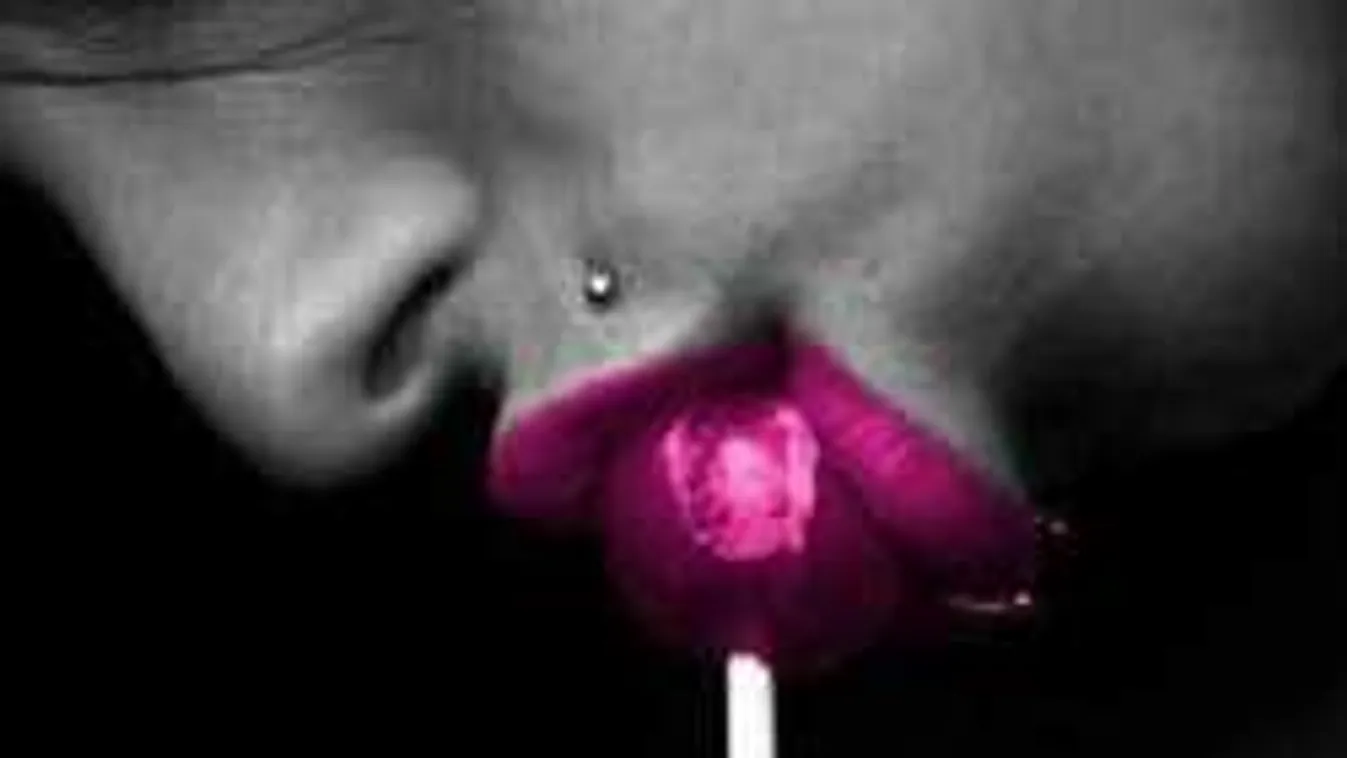 Eszelős szexjelenetet videózott az autók között bujkáló alak