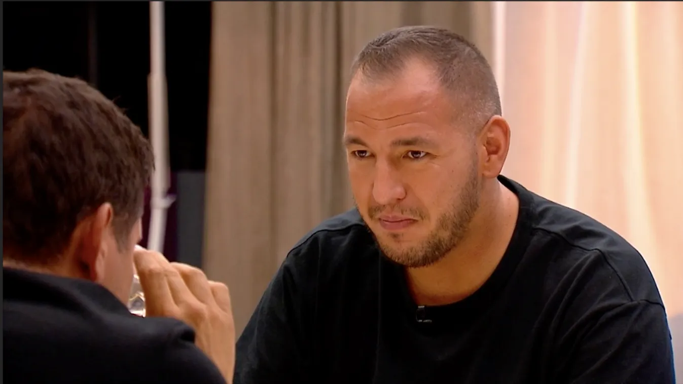 Hoppá: Anya-lánya szexbe keveredett Curtis