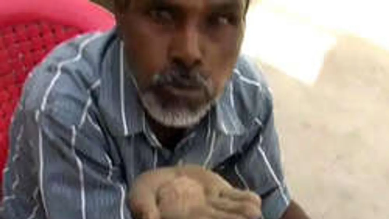 Még mindig él a férfi, aki 25 éve homokot eszik