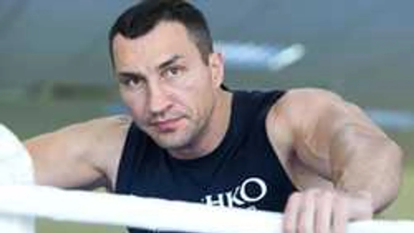 Kigyulladt Klicsko jachtja a nyílt vízen, menekült a családjával