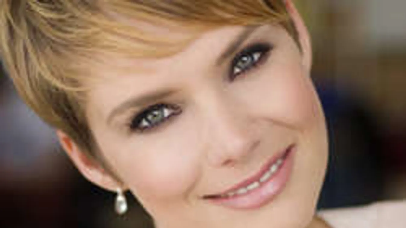 Elállt a lélegzetünk! Osvárt Andi extrém erotikus pózban!