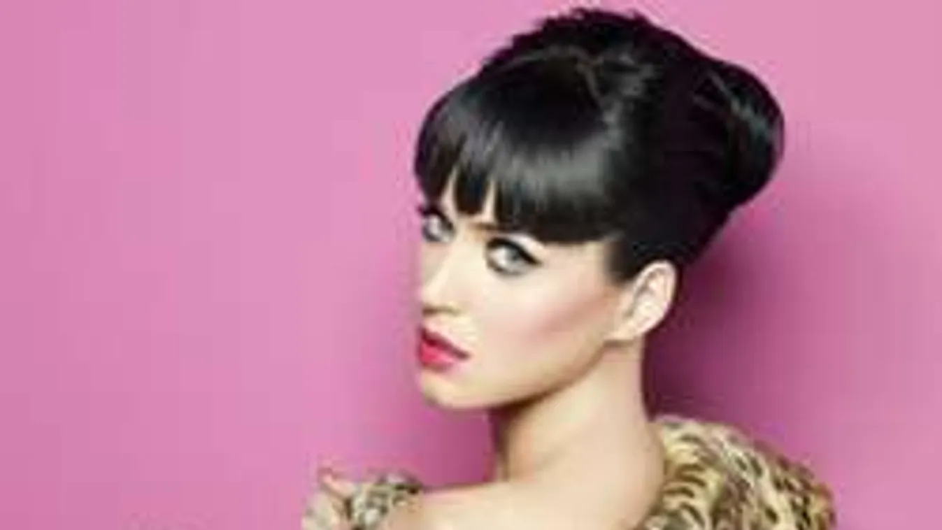 Mellparádét rendezett a két szuper dögös énekesnő - Fotó