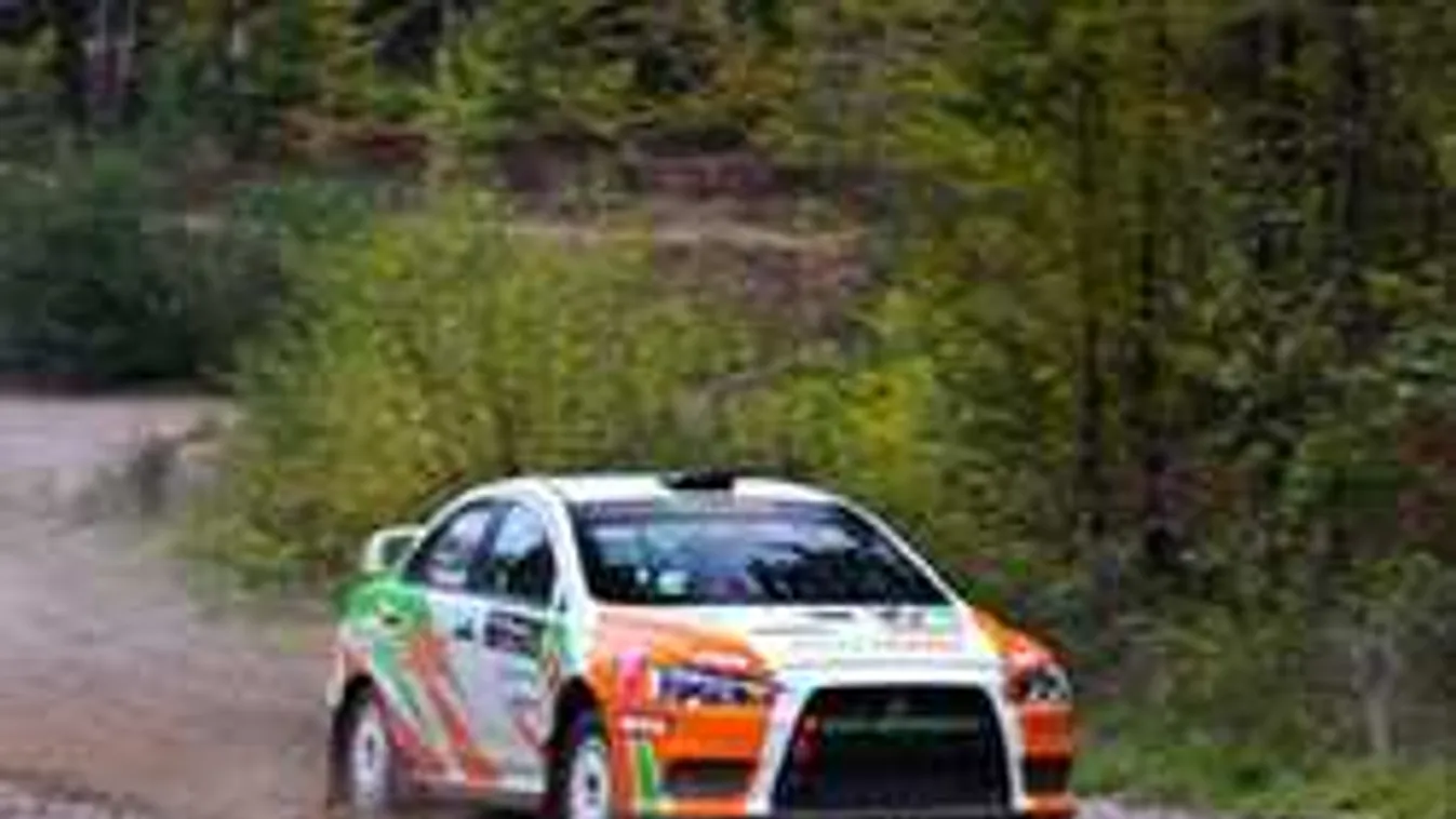 A cél előtt halt szörnyet az autóversenyző - videó