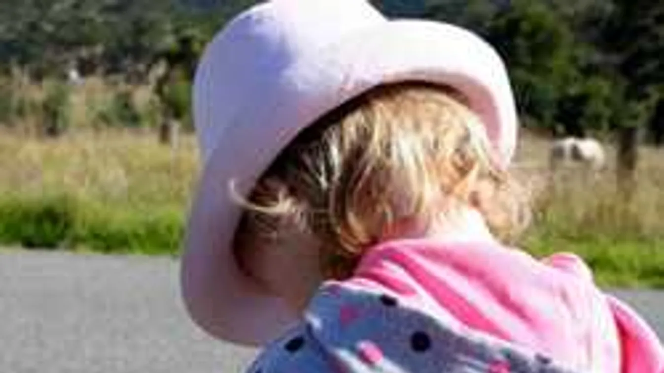 Gyomorforgató, ezt tette 4 éves lányával ez az apa