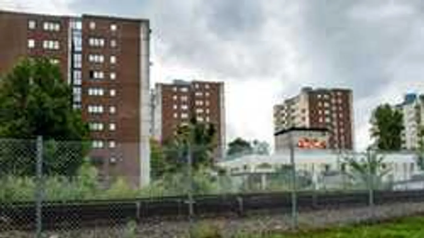 5 migráns erőszakolta meg a nőt, másik 15-20 csak nézte...