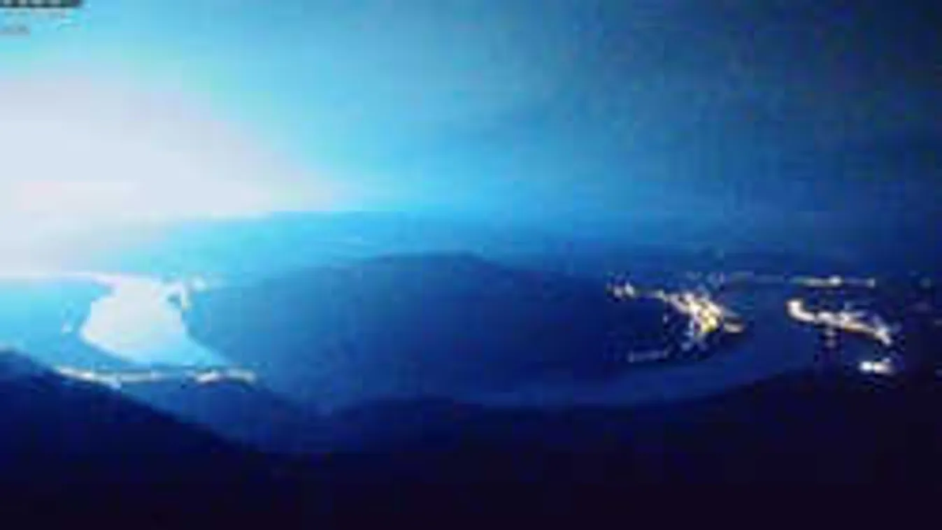 Lélegzetelállító fotók: sikerült lencsevégre kapni az éjszakai villámokat Budapesten