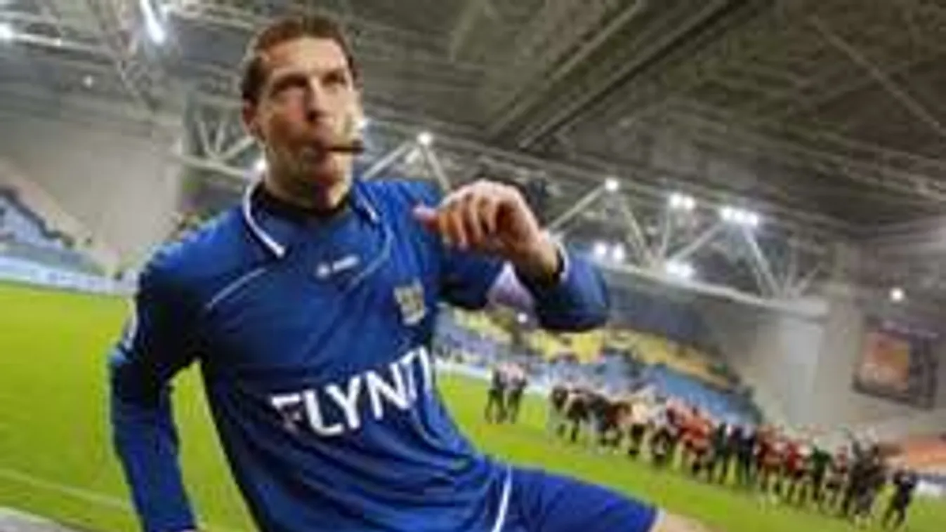 Földbe döngölték külföldön a sokszoros magyar válogatott focistát