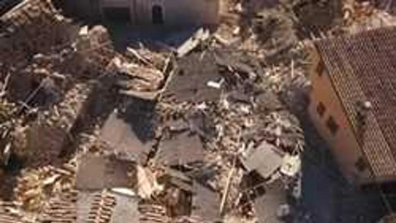 Bugyiban rohantak az utcára az emberek: borzasztó tragédia történt a kedvelt nyaralóhelyen