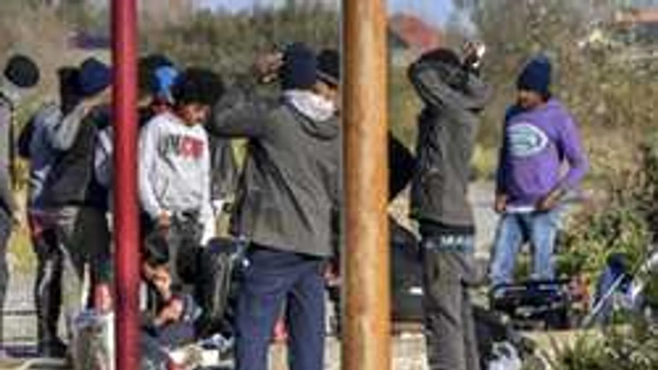 Gyors intézkedés: Tizennégy migránst tartóztatott fel a rendőrség