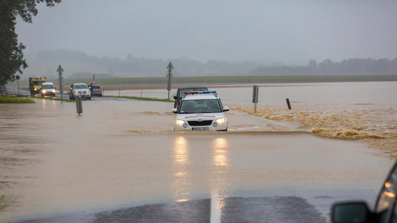 Mit tegyünk aquaplaning esetén?