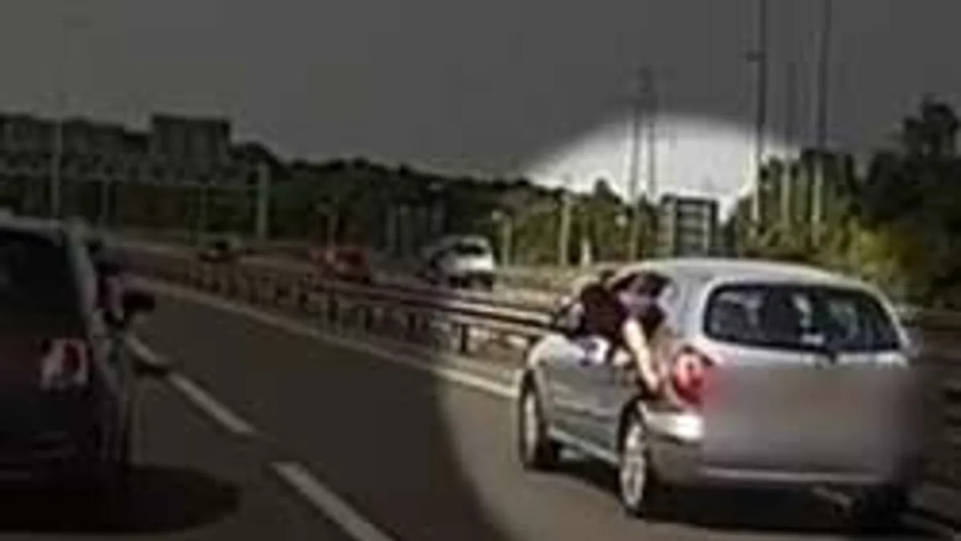 Elképesztő őrültség az autópályán! Ilyen videót még nem láttál!