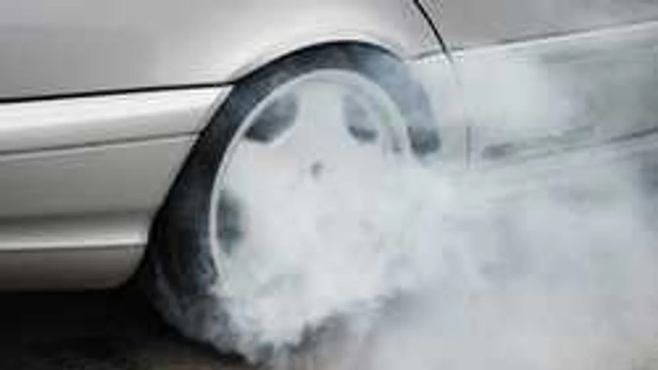 Érthetetlen tragédia: úton fekvő férfin hajtott át az autós